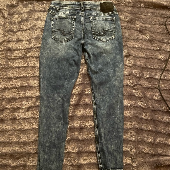 Acid Wash Silver Brand Ankle Jeans, Size 28 - Picture 2 of 3
